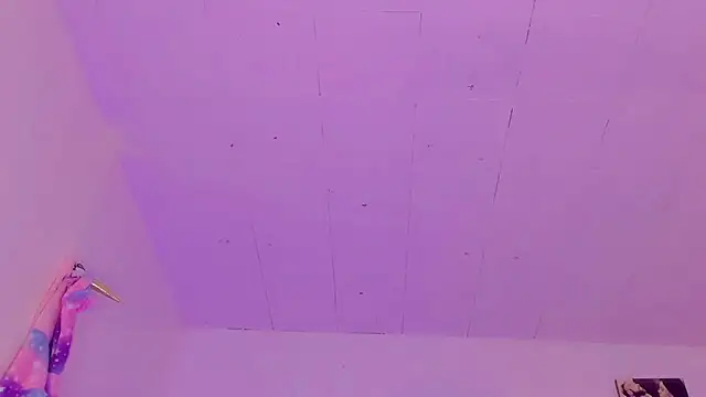 naomy  xx online show from 10/31/25, 05:09