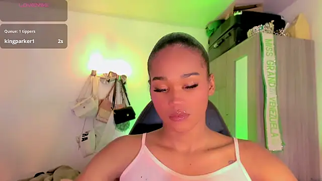 naomy  xx online show from 05/29/26, 03:45