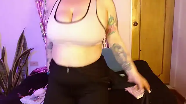 Snapshot of kittycatw chatting on 10/15/25, 05:32 kittycatw online show from 10/15/25, 05:32