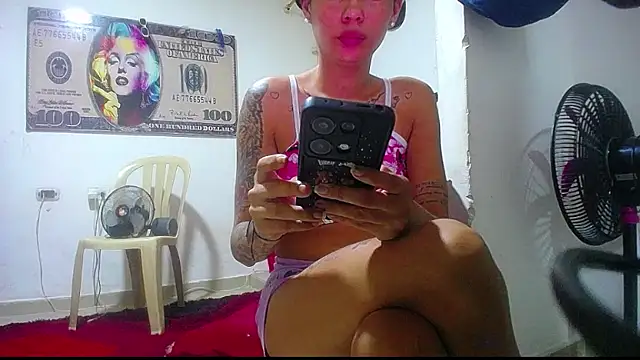 Snapshot of harry_lia_ chatting on 10/16/25, 06:16 harry lia  online show from 10/16/25, 06:16