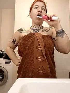 divine eve online show from 10/31/25, 03:19