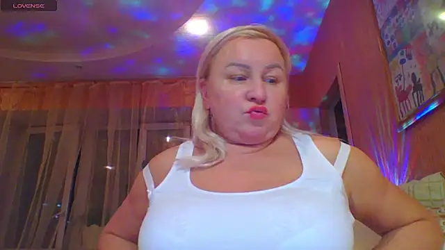 mira robinsonnn online show from 10/29/25, 01:54