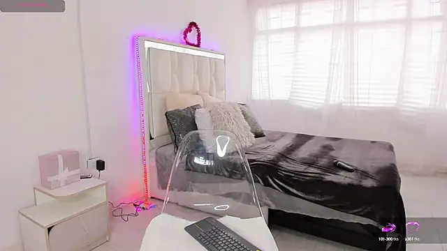 lucy Bensonn online show from 12/06/24, 06:44