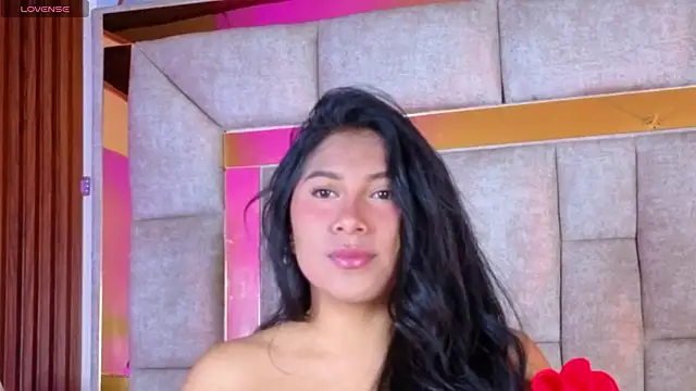 LinnaGardenia online show from 02/14/26, 01:55