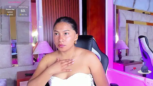 LinnaGardenia online show from 03/12/26, 01:15