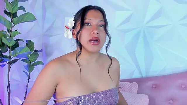 LinnaGardenia online show from 02/04/25, 01:06