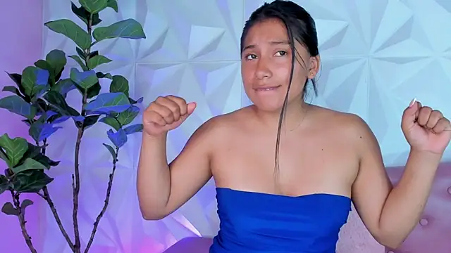 LinnaGardenia online show from 02/12/25, 05:16