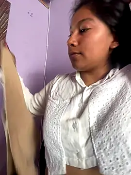 LinnaGardenia online show from 10/20/25, 02:39