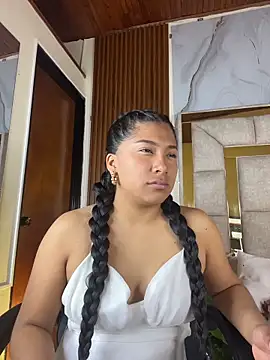 LinnaGardenia online show from 02/15/26, 03:00