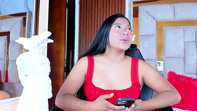 LinnaGardenia online show from 02/10/26, 02:16