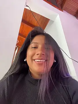 LinnaGardenia online show from 04/14/26, 06:24