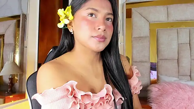 LinnaGardenia online show from 04/17/26, 01:58