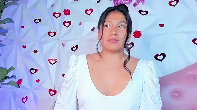 LinnaGardenia online show from 02/19/25, 04:55