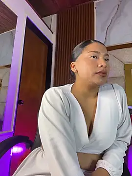 LinnaGardenia online show from 03/01/26, 06:46