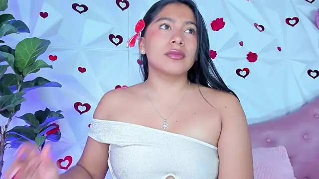 LinnaGardenia online show from 03/19/25, 02:13