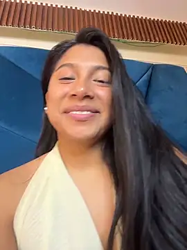 LinnaGardenia online show from 02/25/26, 01:39