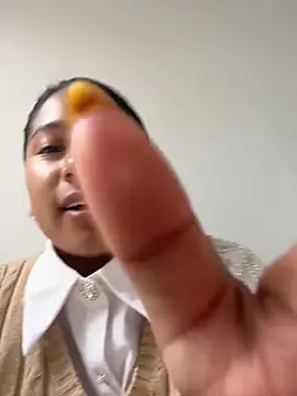 LinnaGardenia online show from 03/06/26, 02:12