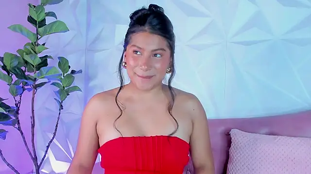 LinnaGardenia online show from 02/02/25, 05:04