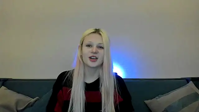 Snapshot of sashakiss99 chatting on 12/22/24, 01:33 sashakiss99 online show from 12/22/24, 01:33