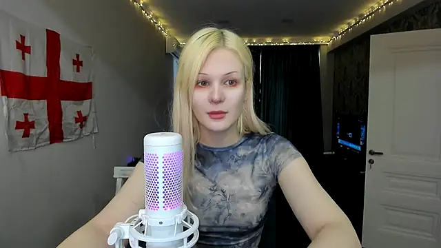 Snapshot of sashakiss99 chatting on 02/24/25, 10:04 sashakiss99 online show from 02/24/25, 10:04