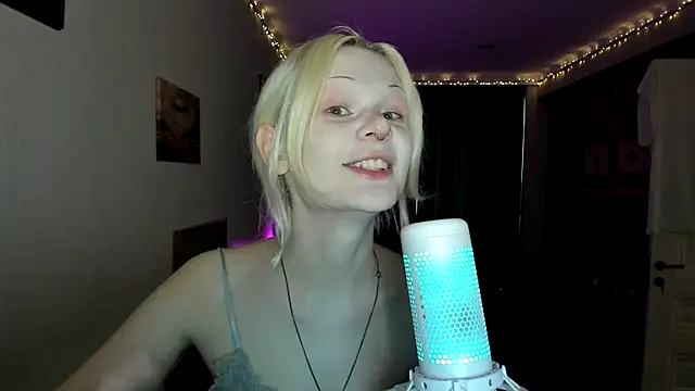 Snapshot of sashakiss99 chatting on 10/01/25, 12:31 sashakiss99 online show from 10/01/25, 12:31