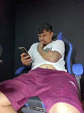Snapshot of DickMasterfindom chatting on 07/11/26, 02:45 DickMasterfindom online show from 07/11/26, 02:45