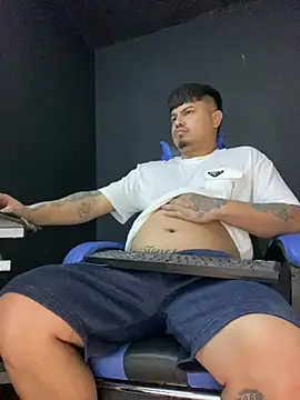 Snapshot of DickMasterfindom chatting on 07/02/26, 03:56 DickMasterfindom online show from 07/02/26, 03:56
