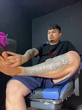 Snapshot of DickMasterfindom chatting on 07/07/26, 07:23 DickMasterfindom online show from 07/07/26, 07:23