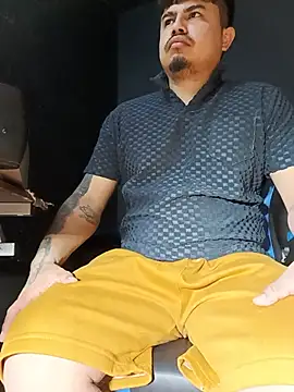 Snapshot of DickMasterfindom chatting on 07/15/26, 01:34 DickMasterfindom online show from 07/15/26, 01:34