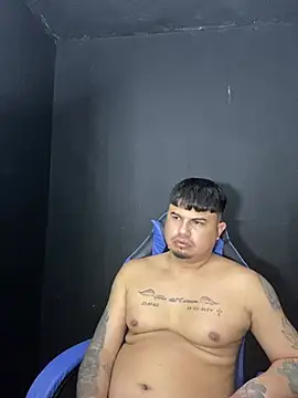 Snapshot of DickMasterfindom chatting on 06/25/26, 01:03 DickMasterfindom online show from 06/25/26, 01:03