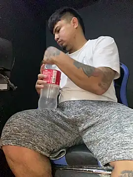 Snapshot of DickMasterfindom chatting on 07/08/26, 12:57 DickMasterfindom online show from 07/08/26, 12:57
