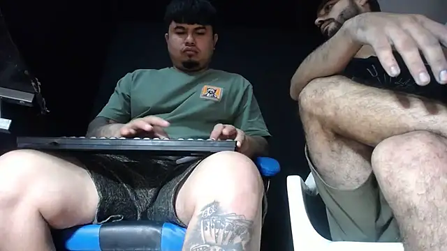 Snapshot of DickMasterfindom chatting on 06/11/26, 02:53 DickMasterfindom online show from 06/11/26, 02:53