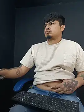 Snapshot of DickMasterfindom chatting on 06/18/26, 09:14 DickMasterfindom online show from 06/18/26, 09:14