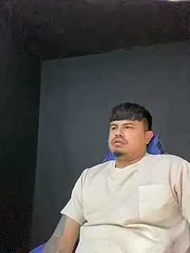 Snapshot of DickMasterfindom chatting on 07/16/26, 01:24 DickMasterfindom online show from 07/16/26, 01:24