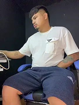 Snapshot of DickMasterfindom chatting on 07/02/26, 02:34 DickMasterfindom online show from 07/02/26, 02:34