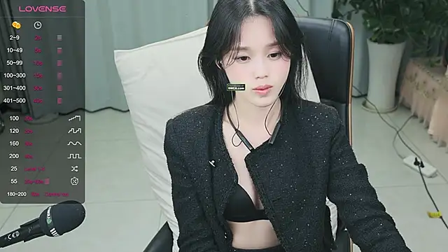 Snapshot of _YouY_ chatting on 01/26/25, 11:50 YouY online show from 01/26/25, 11:50