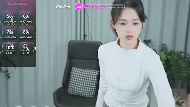Snapshot of _YouY_ chatting on 02/14/25, 05:09 YouY online show from 02/14/25, 05:09