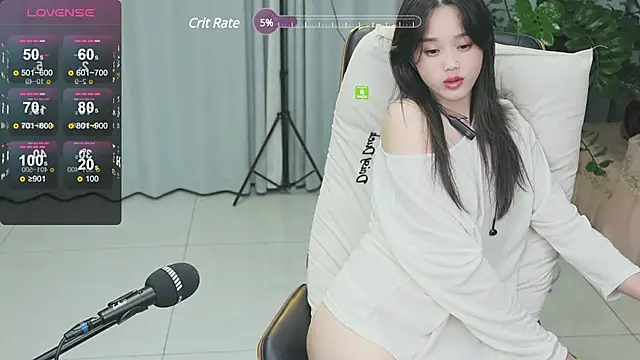 Snapshot of _YouY_ chatting on 02/07/25, 03:19 YouY online show from 02/07/25, 03:19