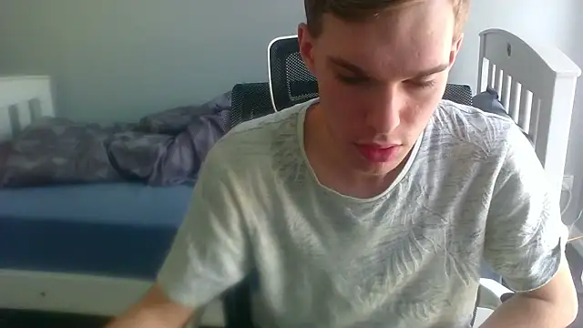 Snapshot of bluegaze6 chatting on 11/19/25, 02:33 bluegaze6 online show from 11/19/25, 02:33