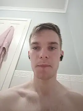 Snapshot of bluegaze6 chatting on 10/31/25, 11:44 bluegaze6 online show from 10/31/25, 11:44