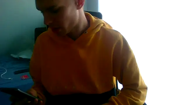 Snapshot of bluegaze6 chatting on 11/21/25, 12:31 bluegaze6 online show from 11/21/25, 12:31