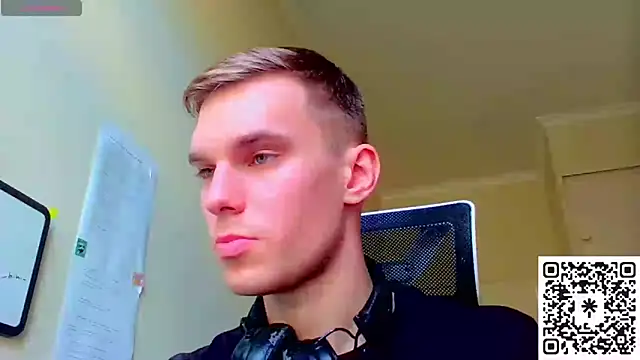 Snapshot of bluegaze6 chatting on 10/09/25, 06:58 bluegaze6 online show from 10/09/25, 06:58