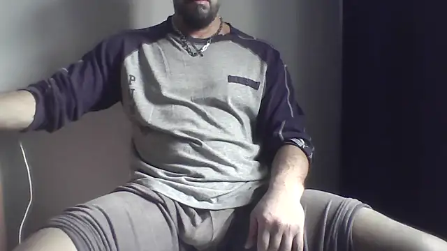 Snapshot of fl3xxx1 chatting on 12/14/25, 10:43 fl3xxx1 online show from 12/14/25, 10:43