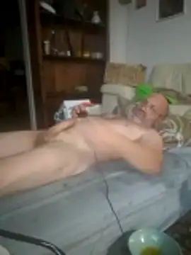 iambradz online show from 04/21/26, 03:40