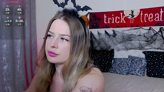 TamarraFox online show from 10/24/25, 10:09