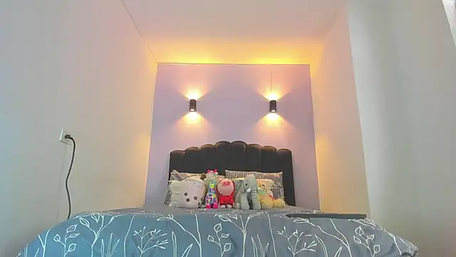 Sofia Clauss  online show from 10/31/25, 03:52