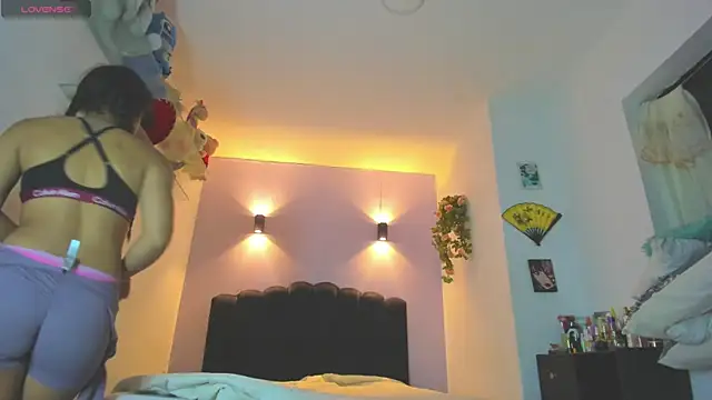 Snapshot of Sofia_Clauss_ chatting on 06/19/26, 04:51 Sofia Clauss online show from 06/19/26, 04:51