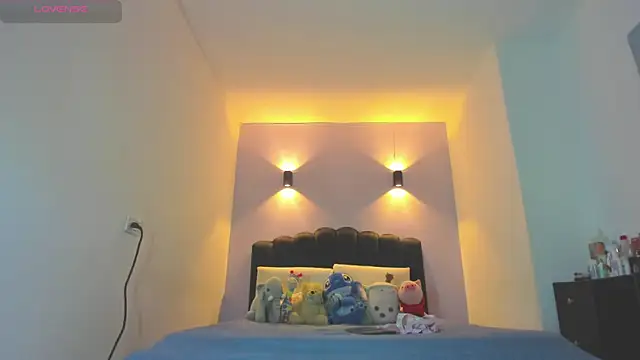 Snapshot of Sofia_Clauss_ chatting on 04/06/26, 04:19 Sofia Clauss online show from 04/06/26, 04:19
