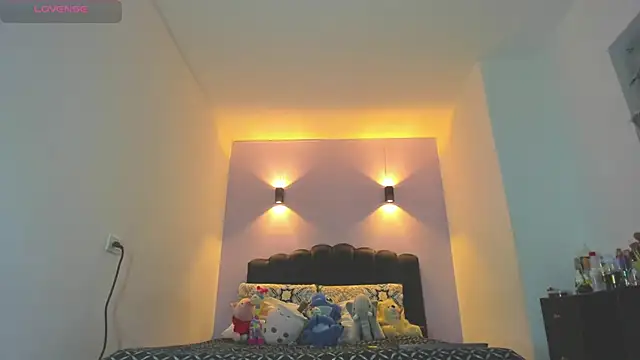 Snapshot of Sofia_Clauss_ chatting on 04/19/26, 04:35 Sofia Clauss online show from 04/19/26, 04:35