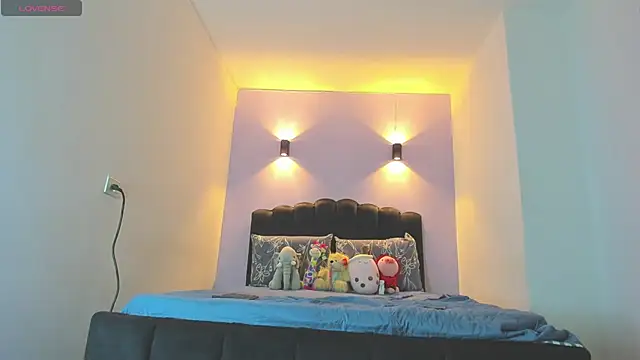 Sofia Clauss  online show from 10/17/25, 08:28